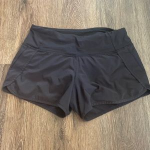 lululemon shorts (black)